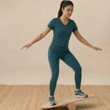 Side view of the advanced curve on the FLOW FREE MASTER balance board
