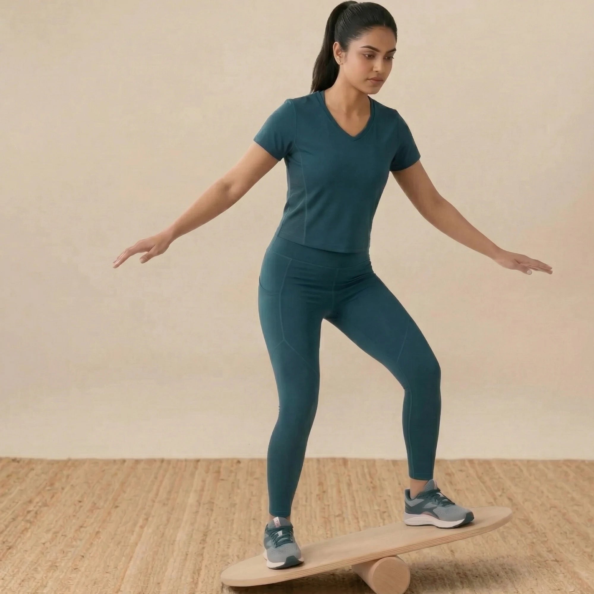Side view of the advanced curve on the FLOW FREE MASTER balance board